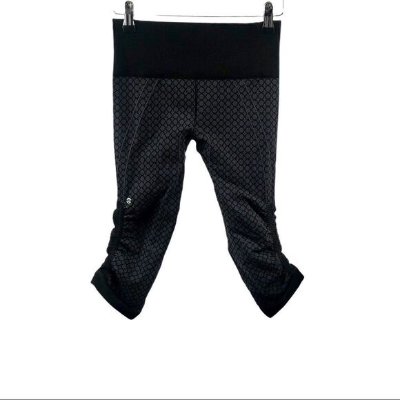 Lululemon The Flow Crop II Arabesque Print Size 4 - Picture 2 of 9